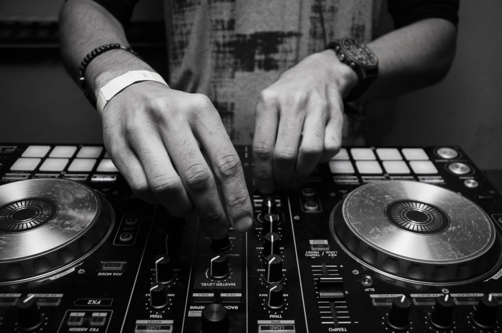 DJ - Turntable